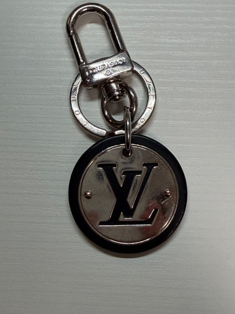 【最終値下げ】LOUIS VUITTON LVロゴ キーホルダー