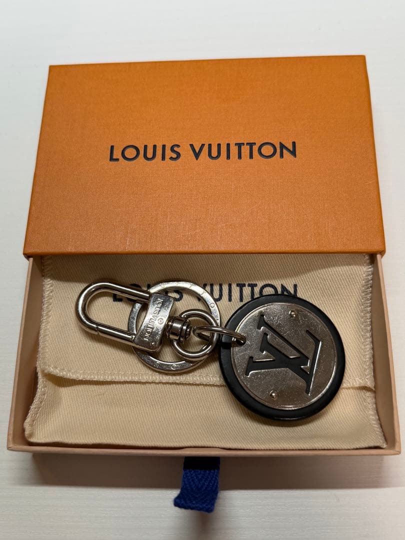 【最終値下げ】LOUIS VUITTON LVロゴ キーホルダー