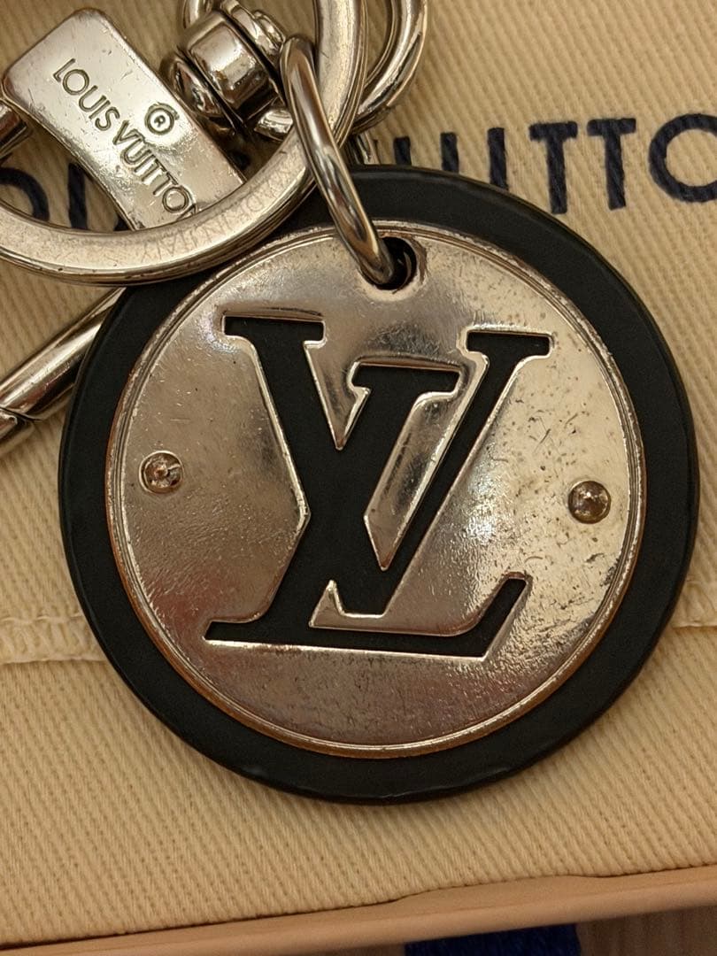 【最終値下げ】LOUIS VUITTON LVロゴ キーホルダー