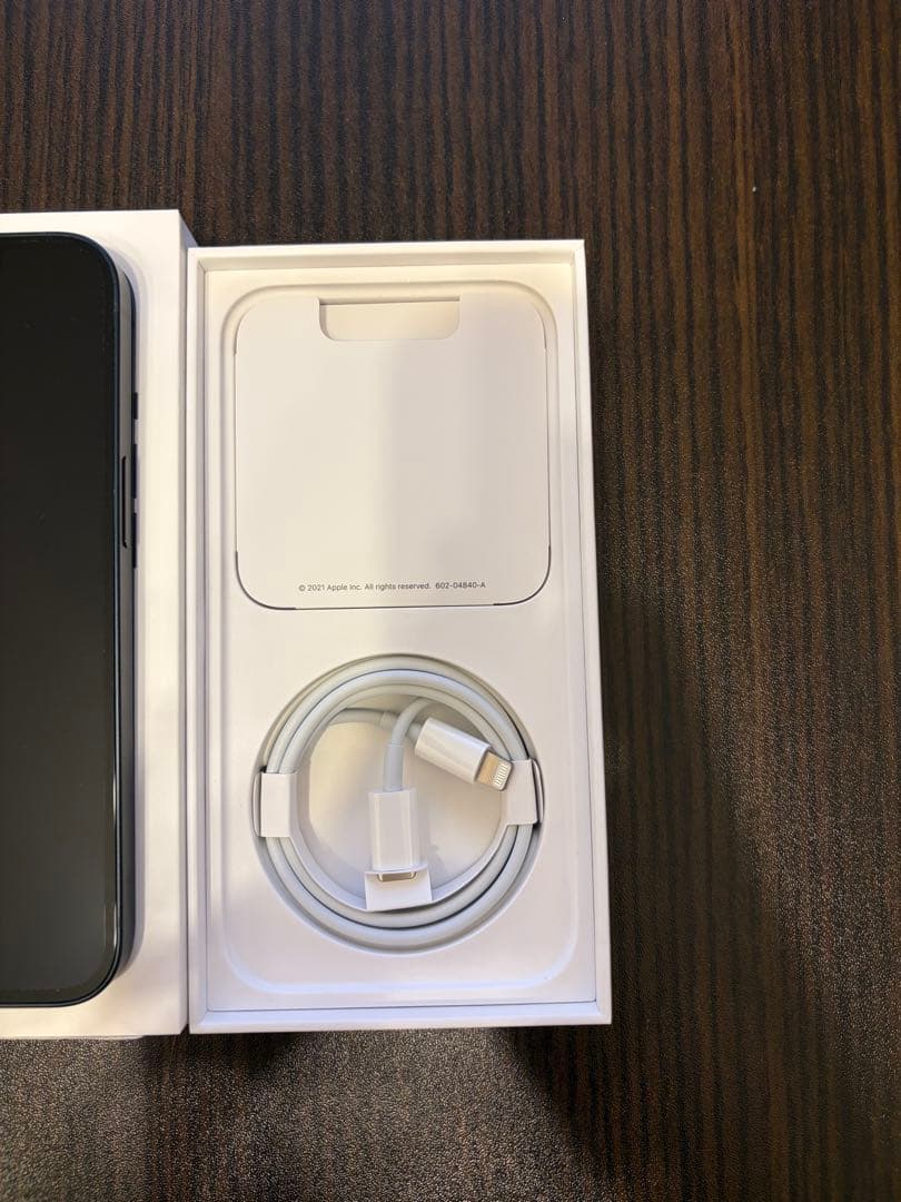 Apple iPhone 13 ミッドナイト 充電ケーブル付き