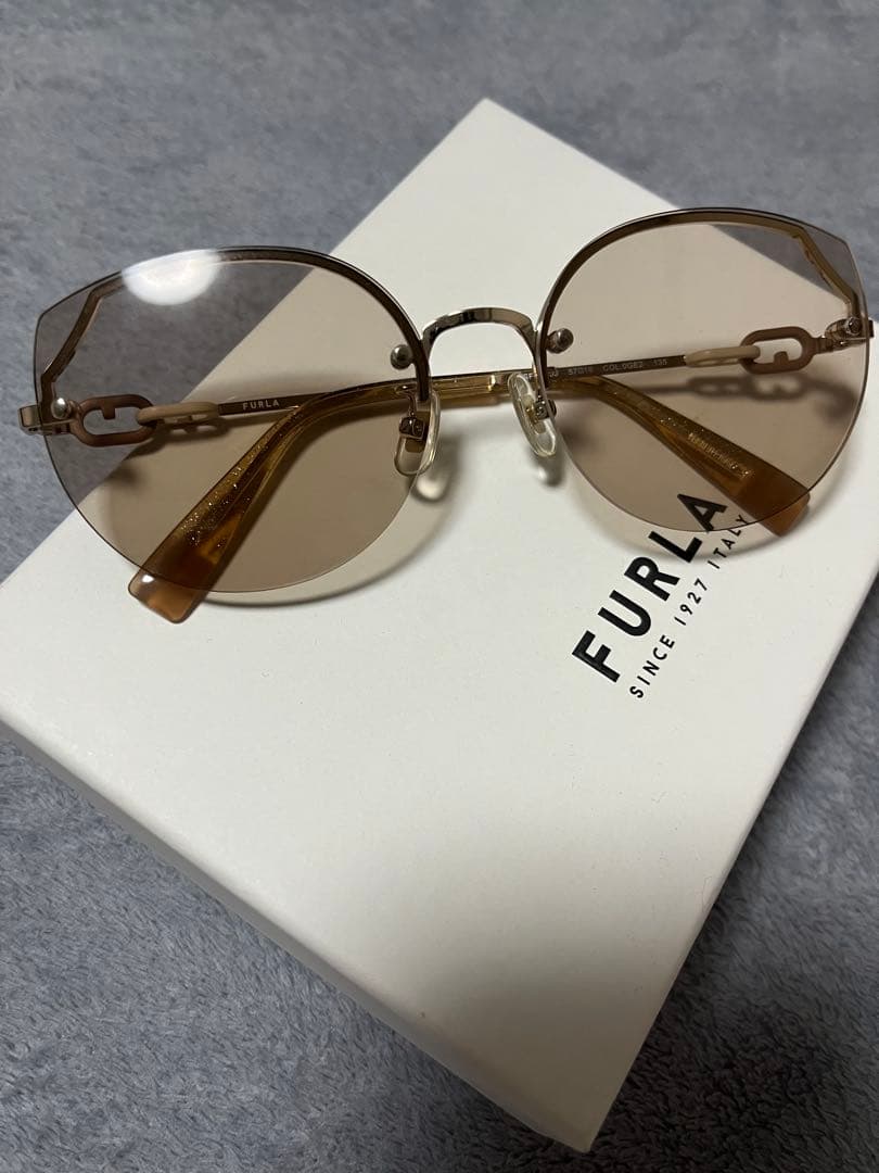 FURLA ゴールドフレーム ブラウンレンズ サングラス