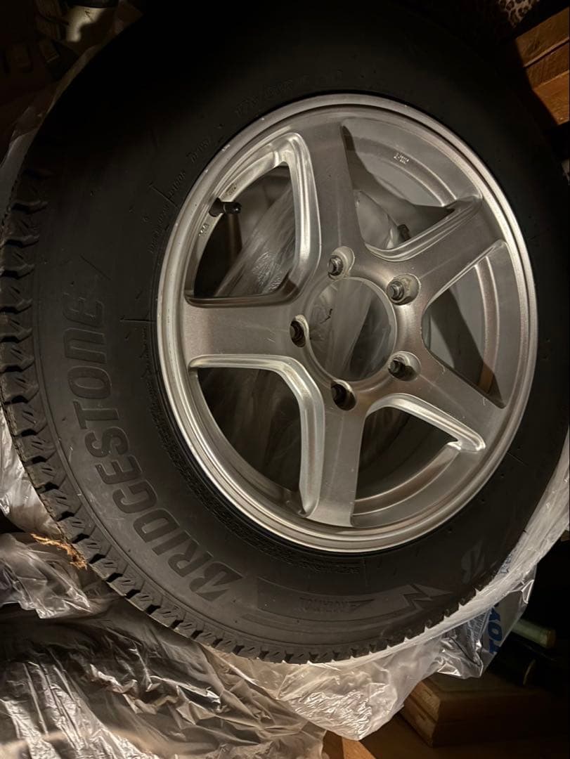 ジムニー ブリザック 16インチ dm-v3 23年製 175-80-16