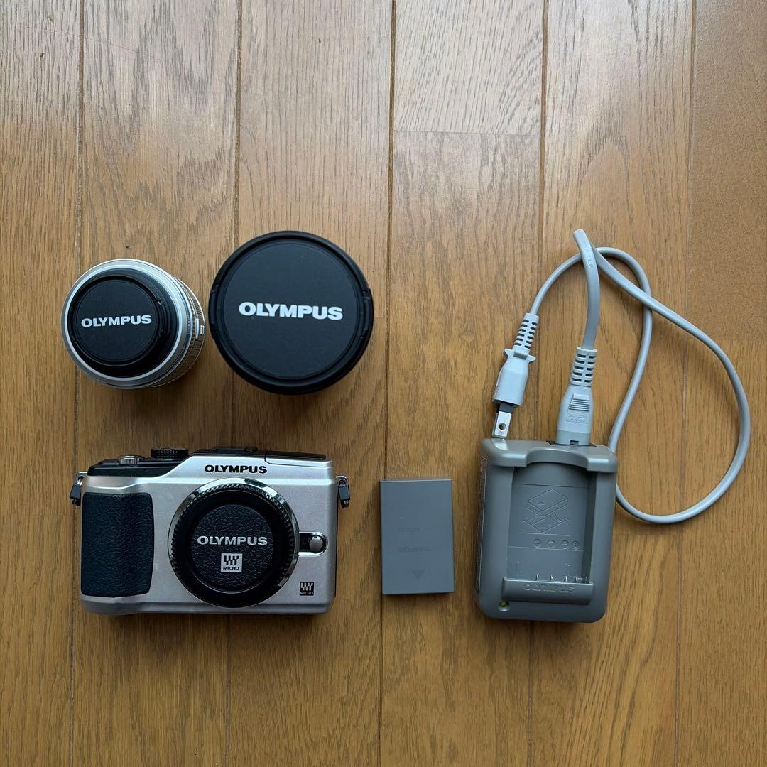 OLYMPUS ミラーレスカメラ(E-PL2)本体、レンズ2個と付属品