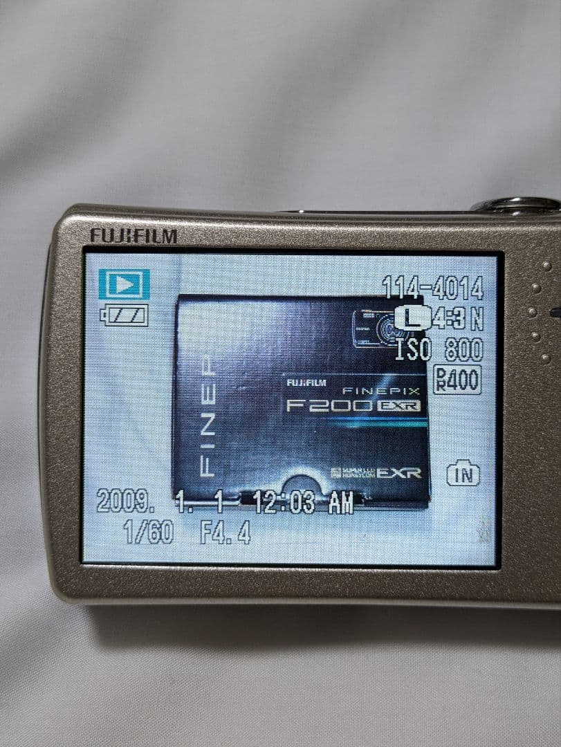 FUJIFILM FIＮEPIX F200 EXR コンパクトデジタルカメラ