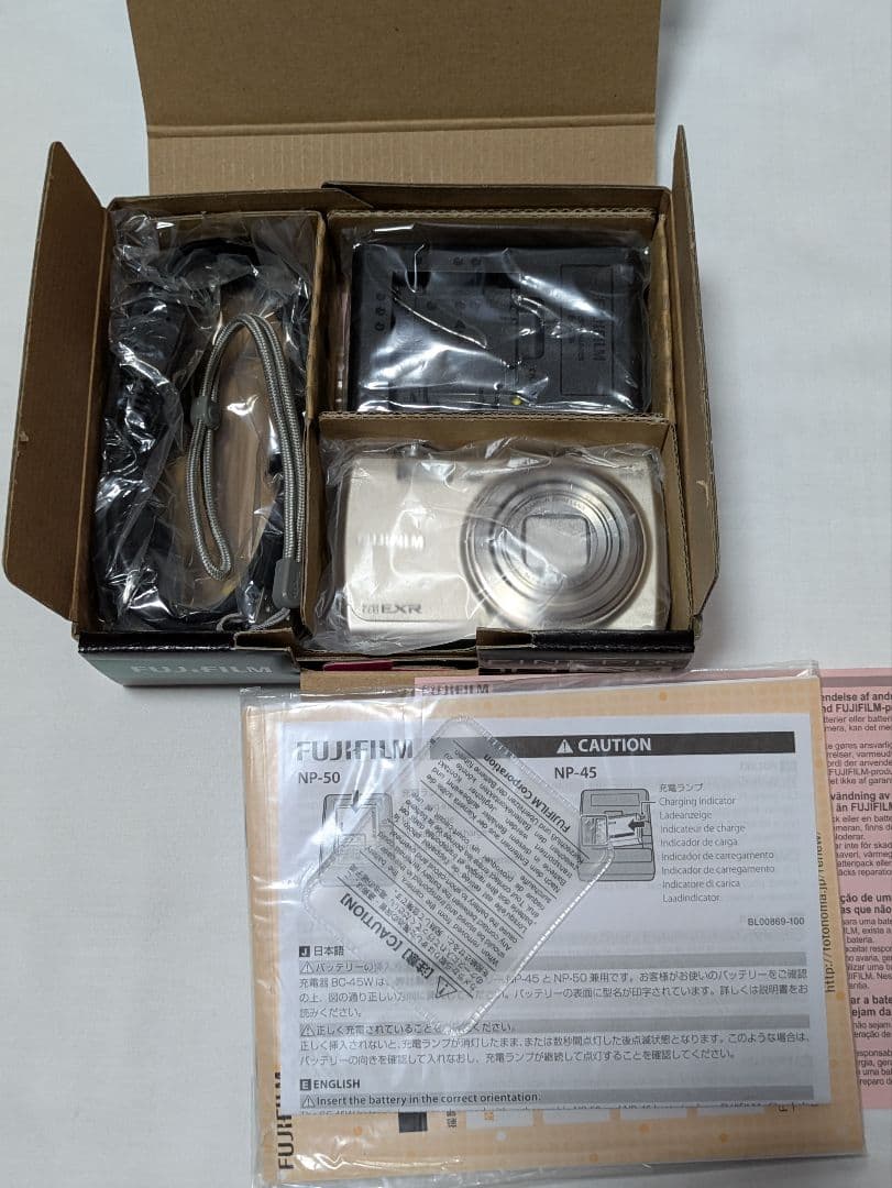 FUJIFILM FIＮEPIX F200 EXR コンパクトデジタルカメラ