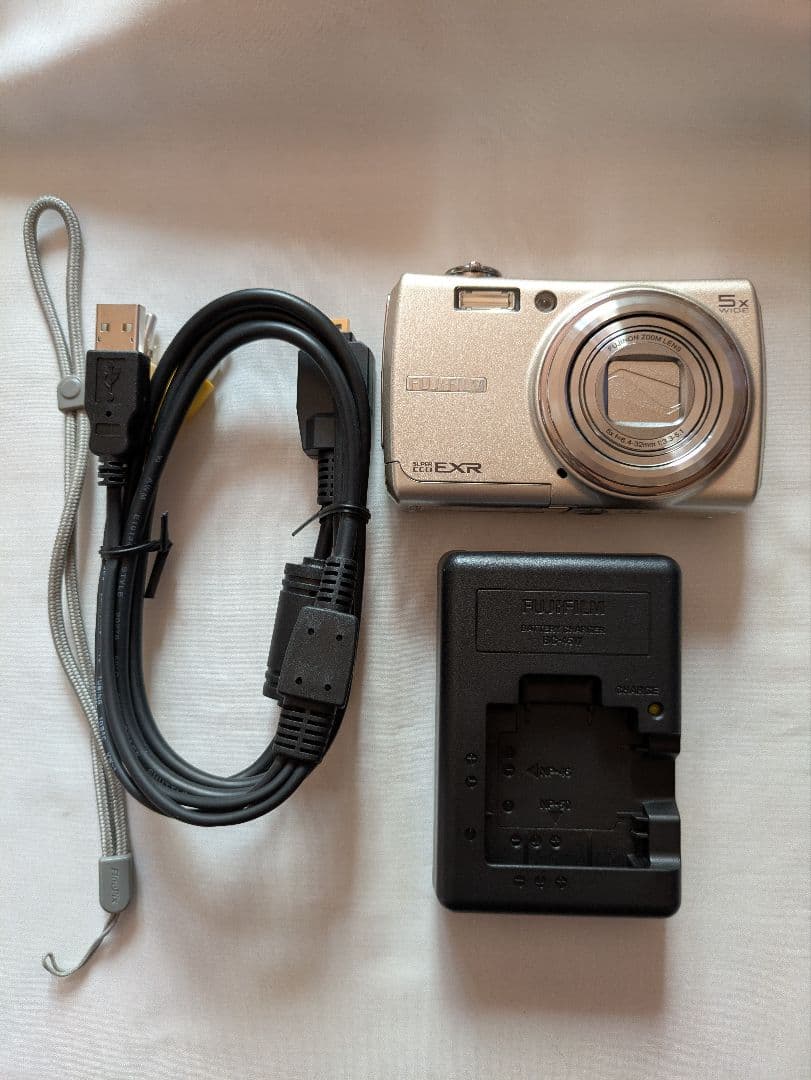 FUJIFILM FIＮEPIX F200 EXR コンパクトデジタルカメラ