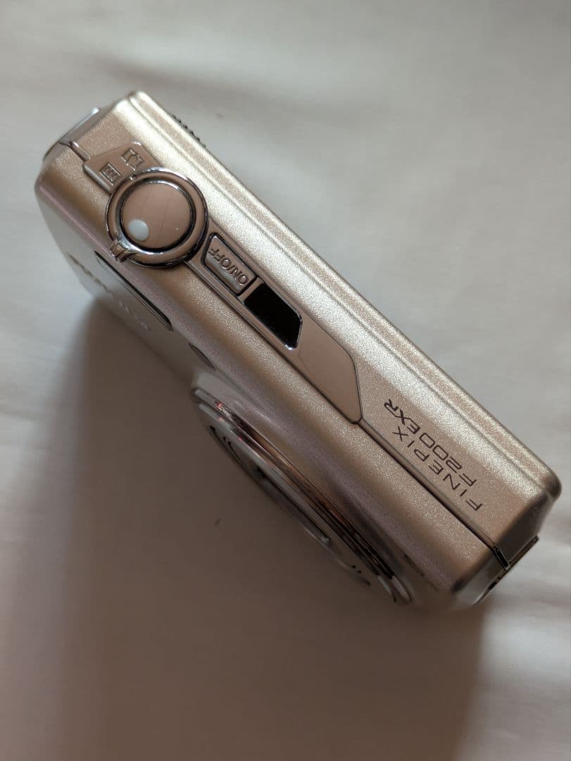 FUJIFILM FIＮEPIX F200 EXR コンパクトデジタルカメラ