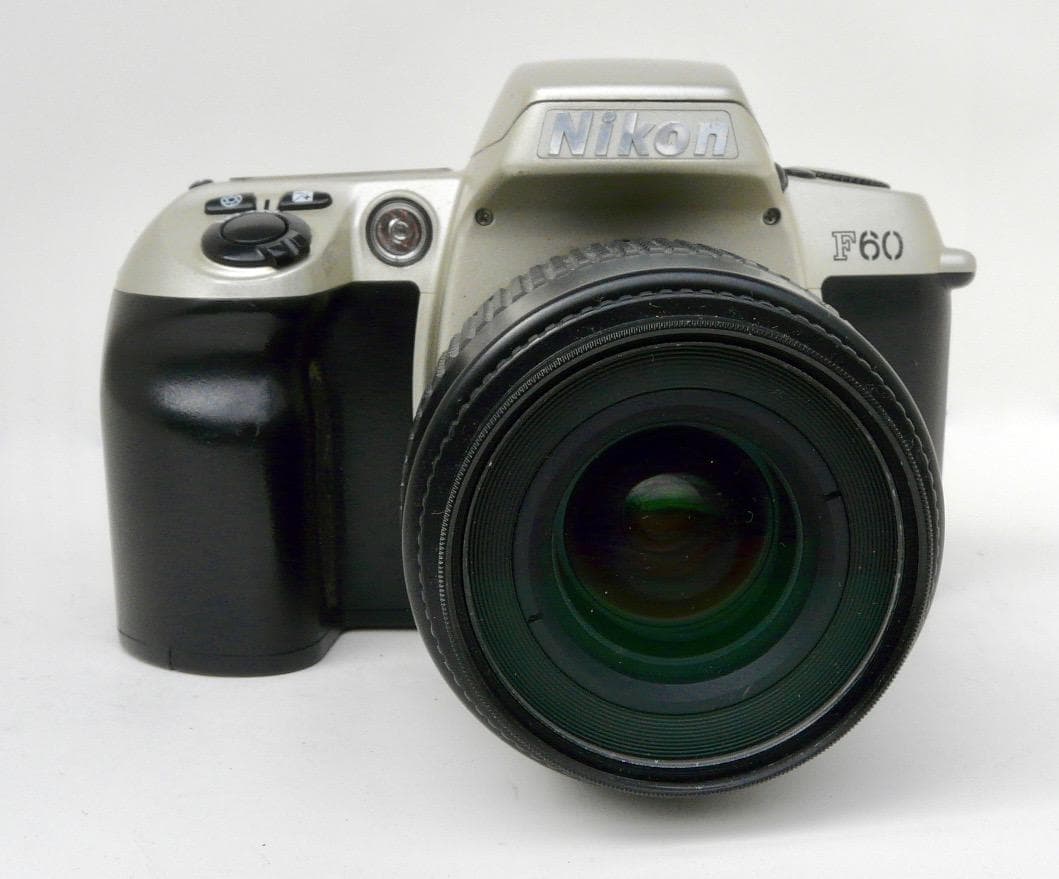 整備＆実写済・美品ニコンの軽量一眼フルセット「F60」
