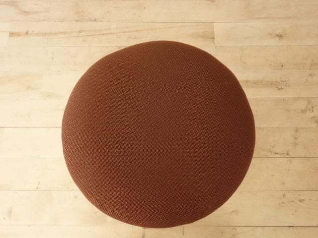 北海道手作り家具　ウォールナット材　スツール　座面布座（茶色）