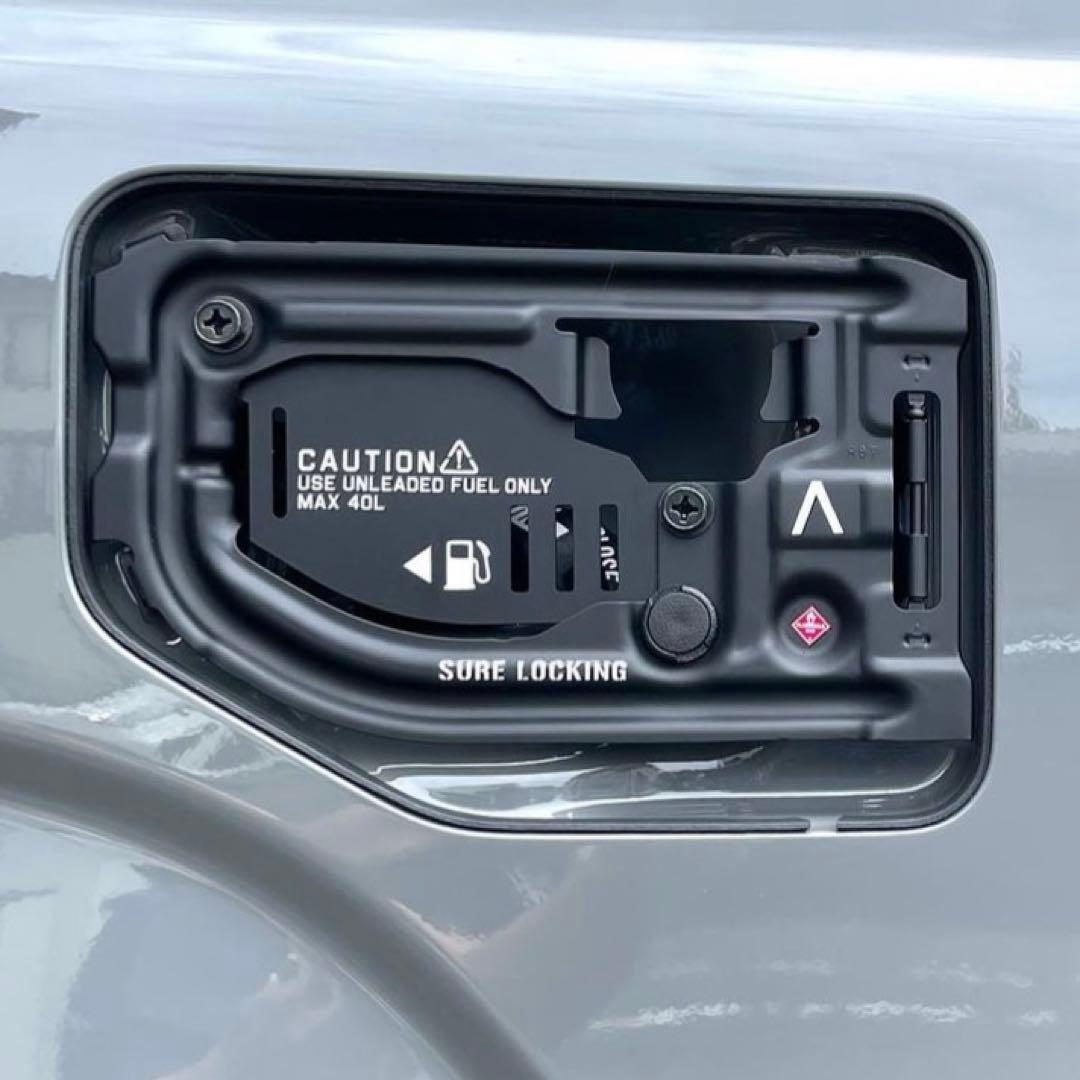 JB64ジムニーJB74シエラ用スケルトン型燃料リッド