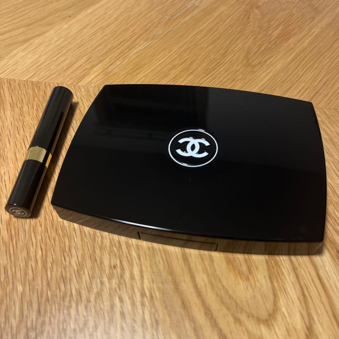 r　CHANEL トラベルメイクパレット