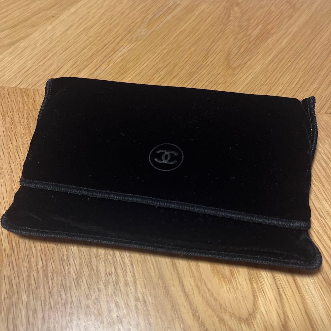 r　CHANEL トラベルメイクパレット