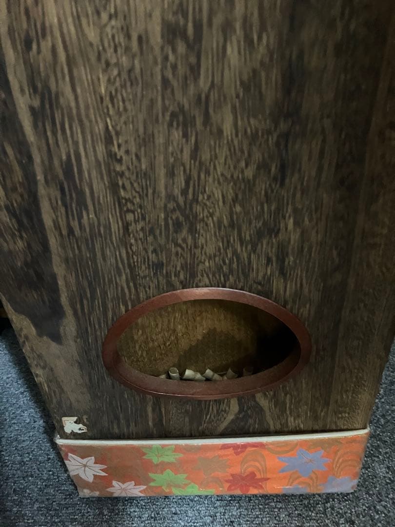 お琴です。すだれ彫り￼並甲、舌に蒔絵、甲に傷は殆ど無いです。