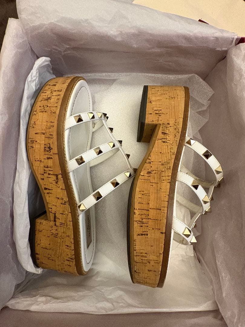 【イーピン】Valentino ホワイトサンダル