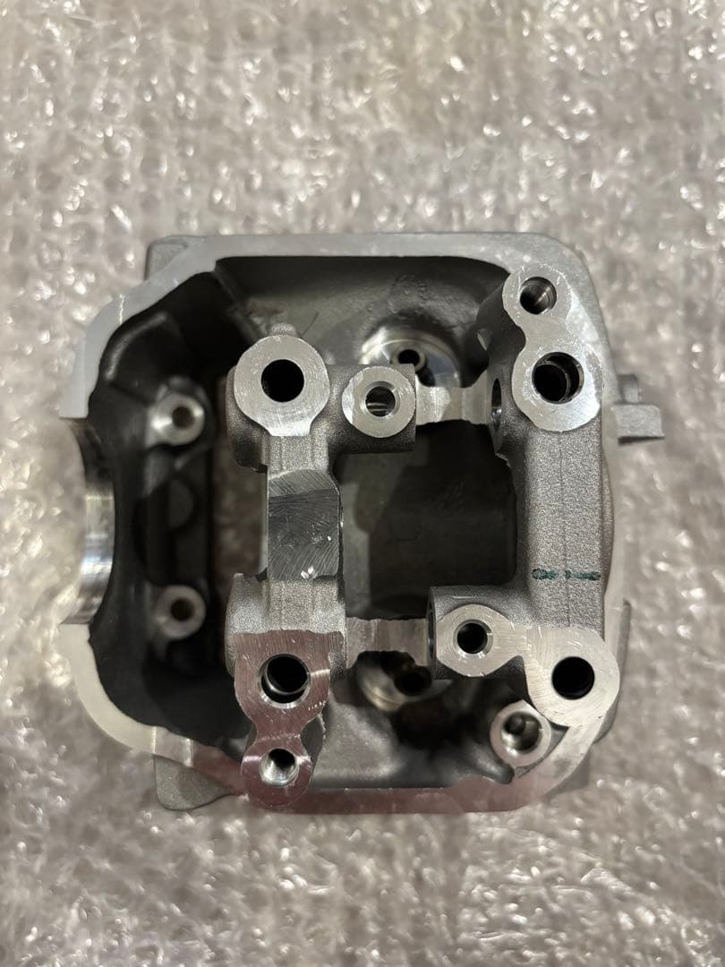 12200-KWW-740 シリンダーヘッド 未使用 スーパーカブ110プロ