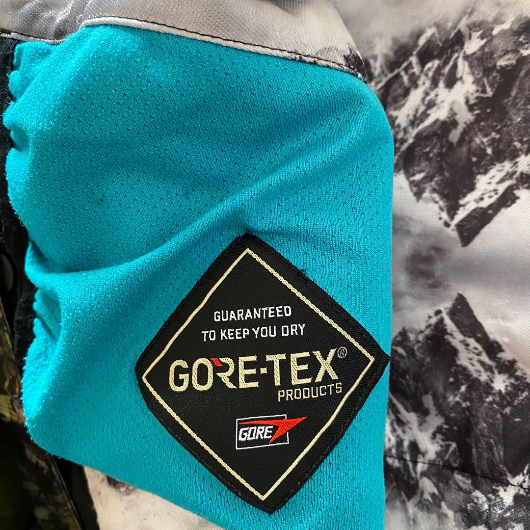 【n251021】volcom ゴアテックス　花柄　スノーボードウェアセット