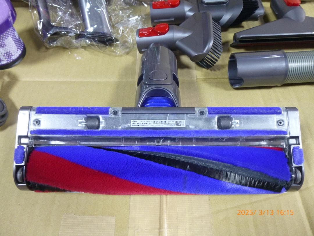 タイムセール開催中　めちゃ安　ダイソンSV18　新品ボディ本体と良品周辺パーツ