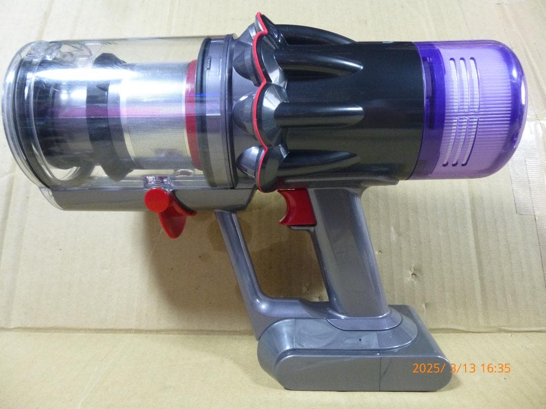 タイムセール開催中　めちゃ安　ダイソンSV18　新品ボディ本体と良品周辺パーツ