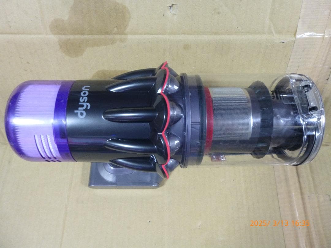 タイムセール開催中　めちゃ安　ダイソンSV18　新品ボディ本体と良品周辺パーツ