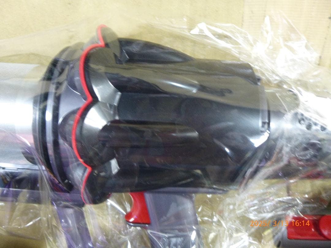 タイムセール開催中　めちゃ安　ダイソンSV18　新品ボディ本体と良品周辺パーツ