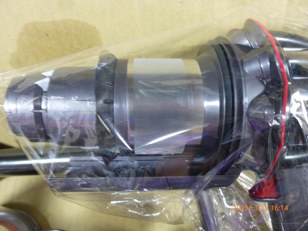 タイムセール開催中　めちゃ安　ダイソンSV18　新品ボディ本体と良品周辺パーツ