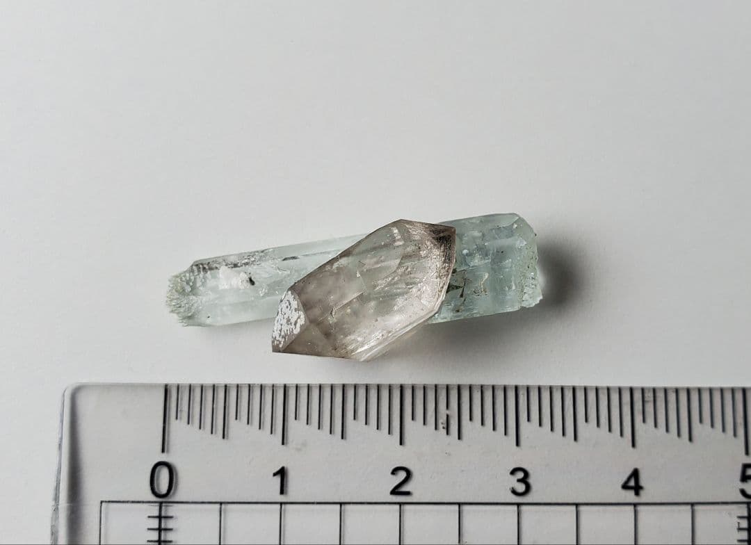 パキスタン産アクアマリンwithスモーキークォーツ原石