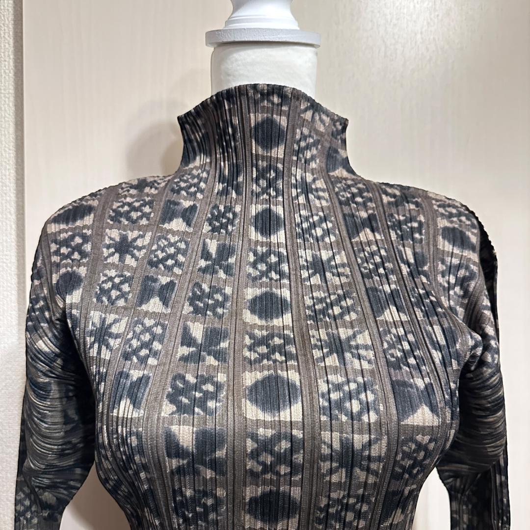 PLEATS PLEASE ISSEY MIYAKE　トップス 3 HR0227