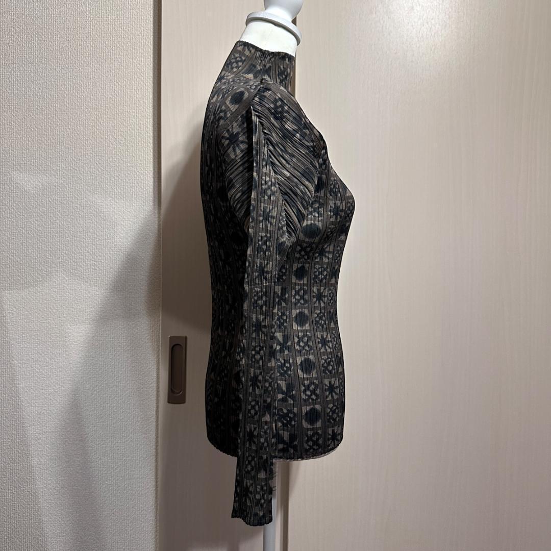 PLEATS PLEASE ISSEY MIYAKE　トップス 3 HR0227