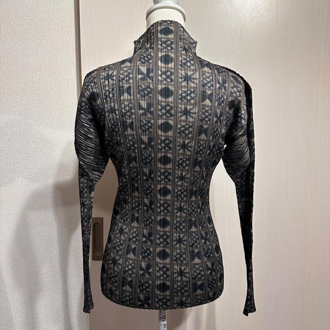 PLEATS PLEASE ISSEY MIYAKE　トップス 3 HR0227