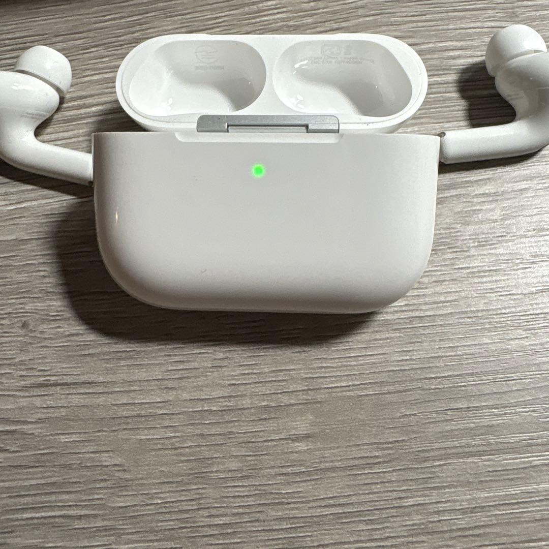 こ 最新型AirPods Pro 3 充電ケース付き