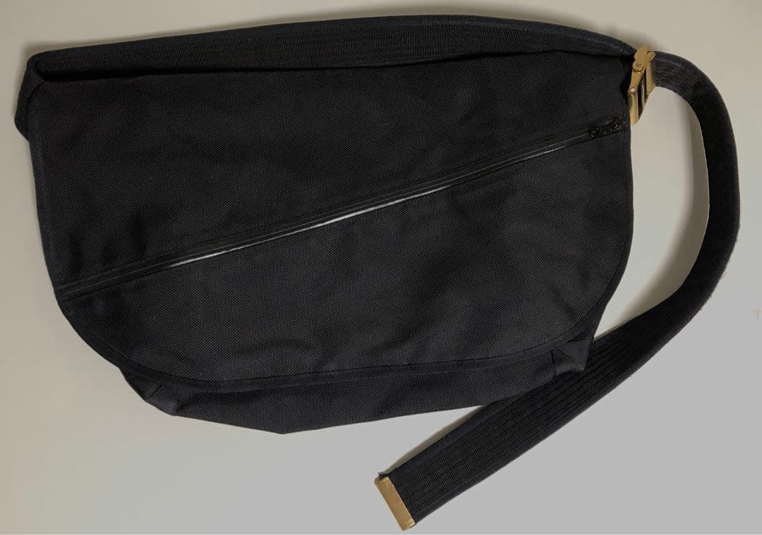 narifuri メッセンジャーバッグ　ブラック