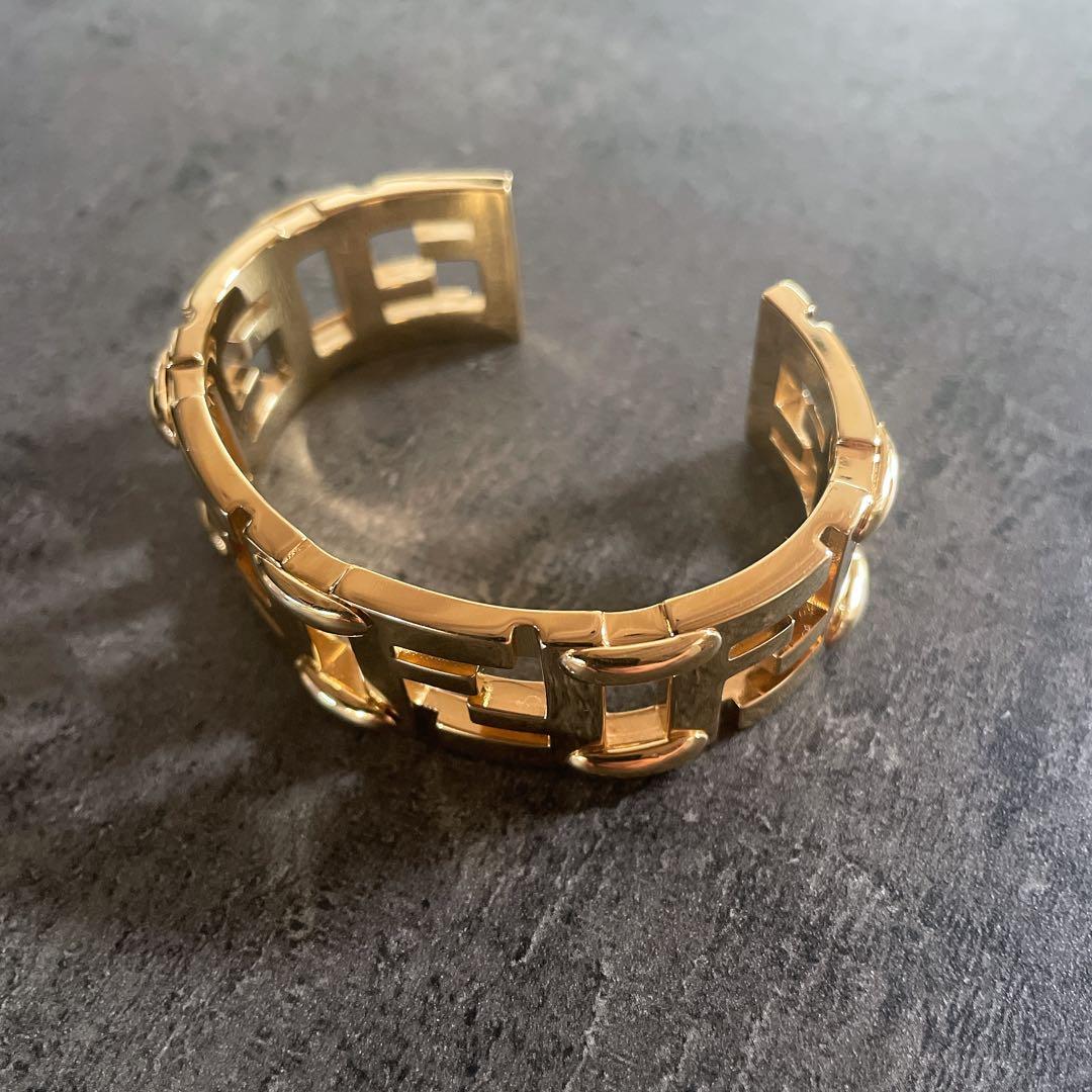 ✨極美品✨FENDI フェンディ　ブレスレット　バングル　 ゴールド　ズッカ柄