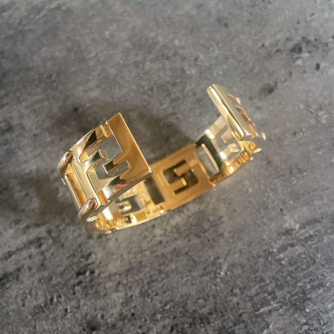 ✨極美品✨FENDI フェンディ　ブレスレット　バングル　 ゴールド　ズッカ柄