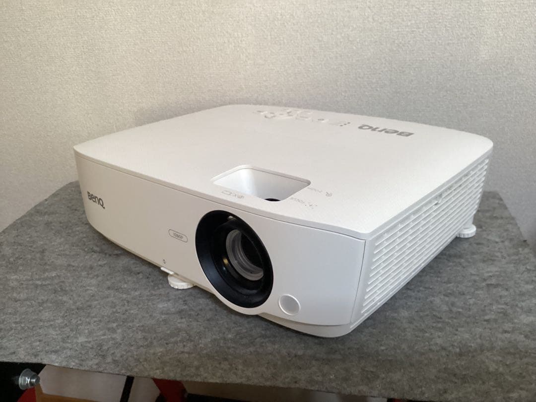 BenQプロジェクターMH534