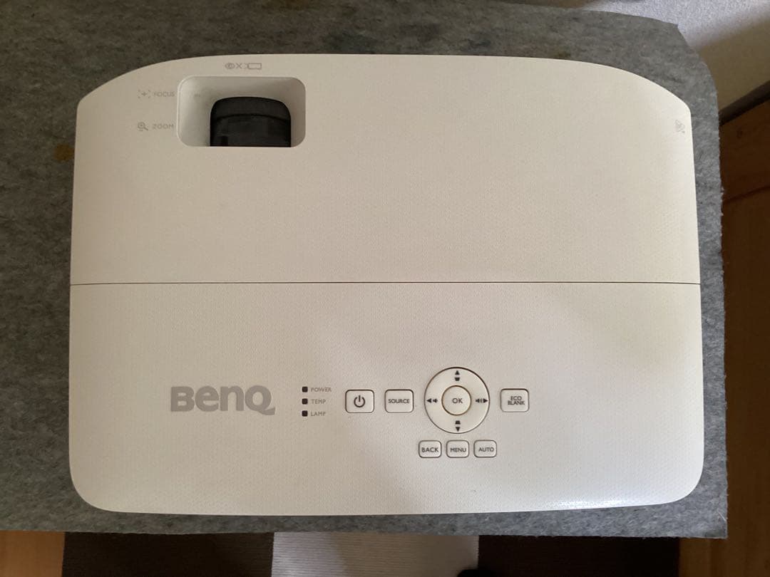 BenQプロジェクターMH534