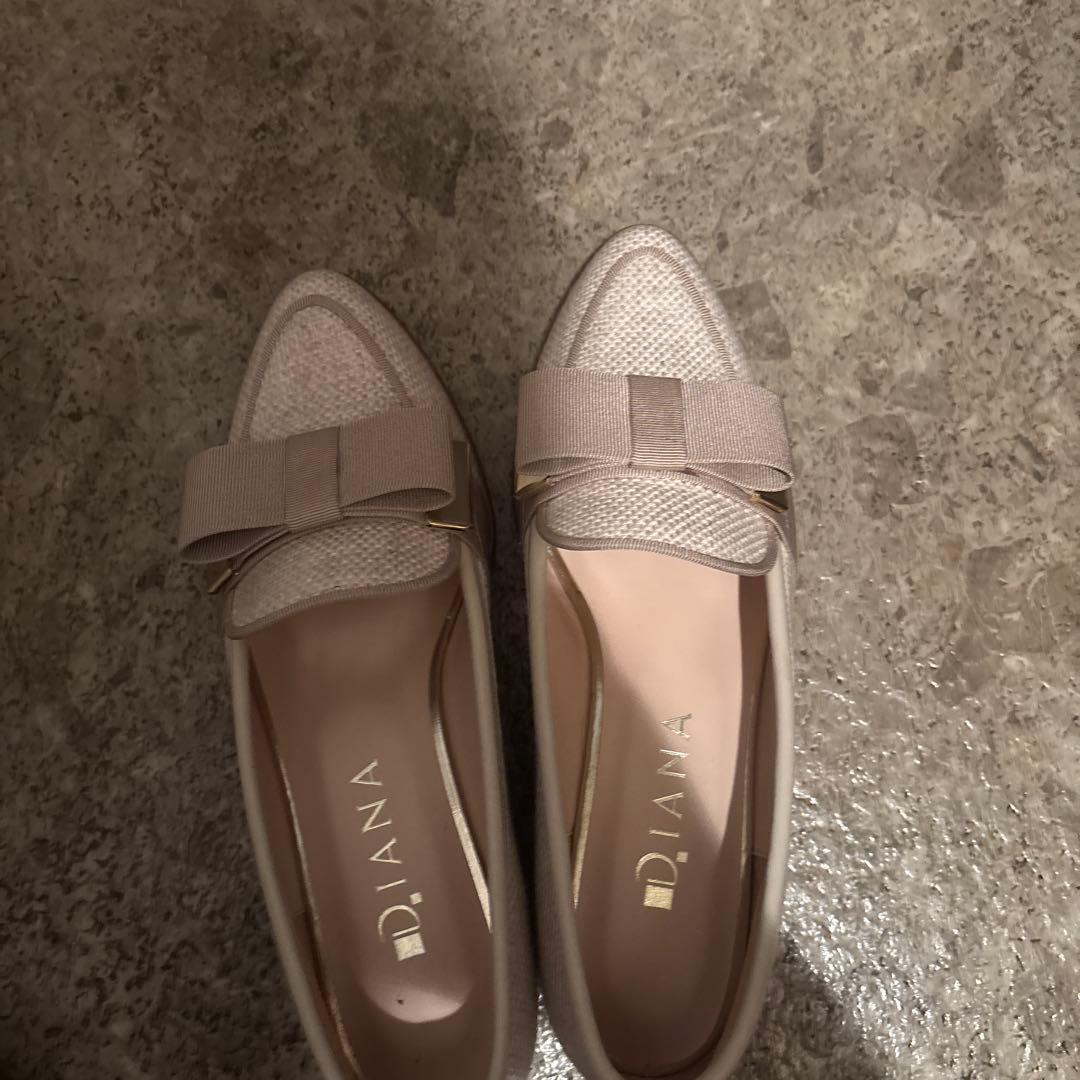 DIANA リボン付きローファー オフホワイト　べージュ