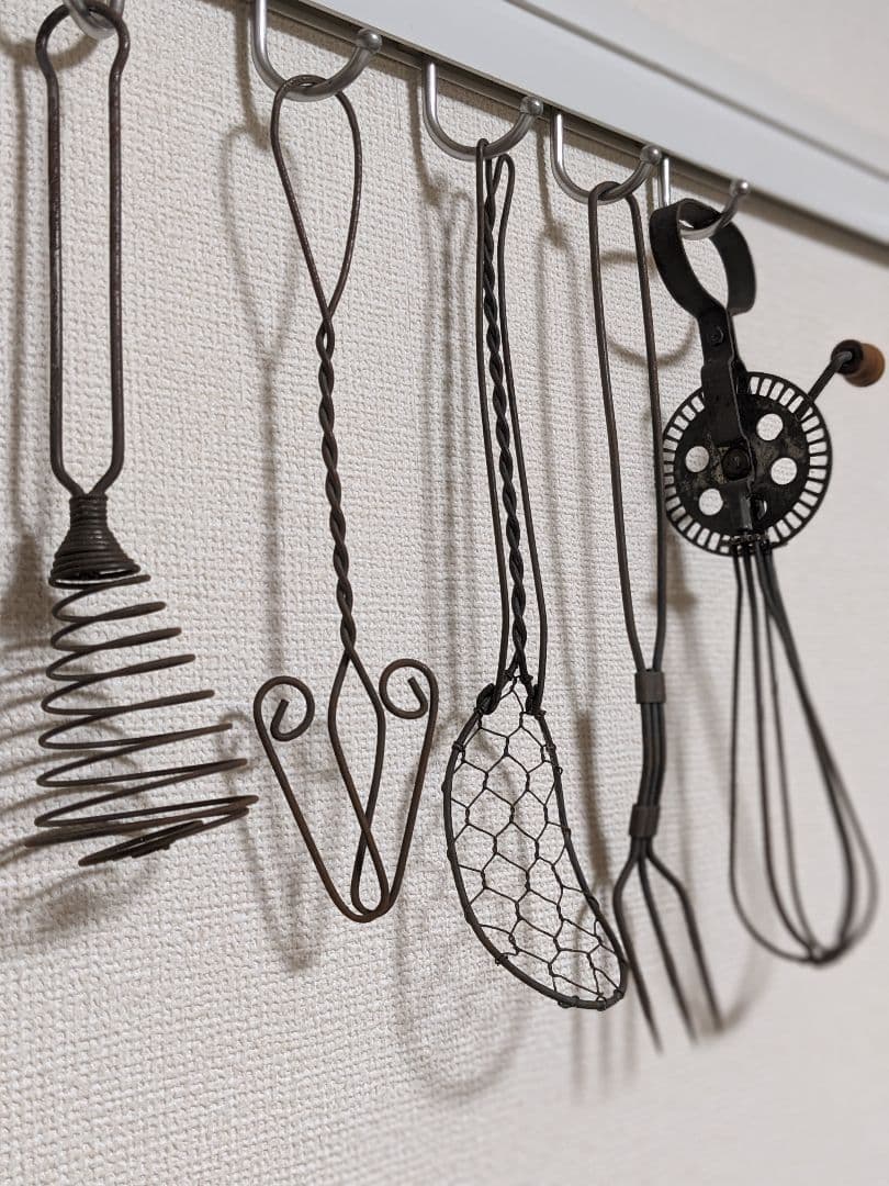 イギリスアンティーク　アイアン製キッチンツール5本セット　職人の手仕事を感じる品