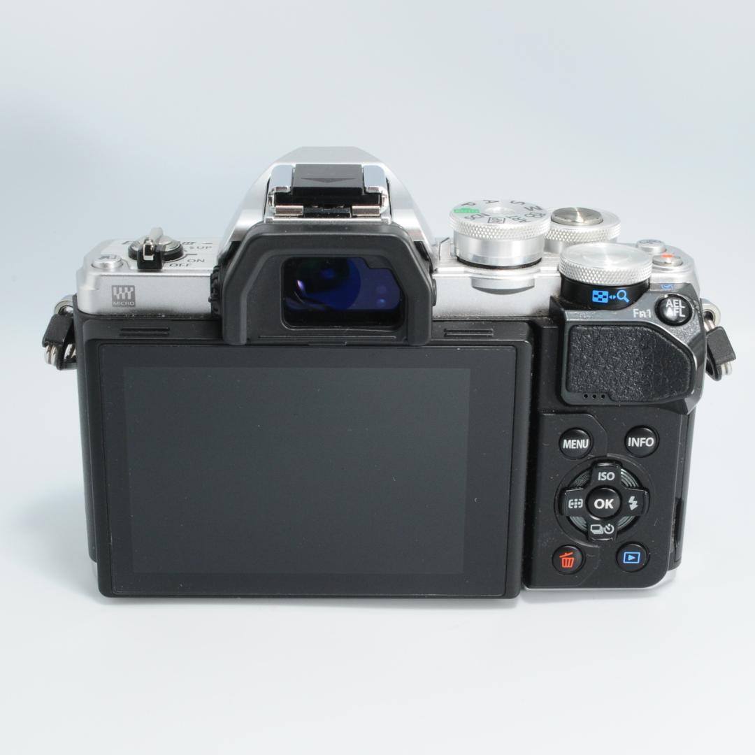 ★美品★OLYMPUS OM-D E-M10 Mark Ⅲ ダブルレンズキット