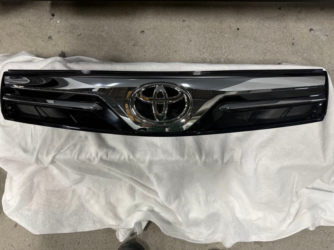 トヨタ ルーミー フロントグリル メッキ