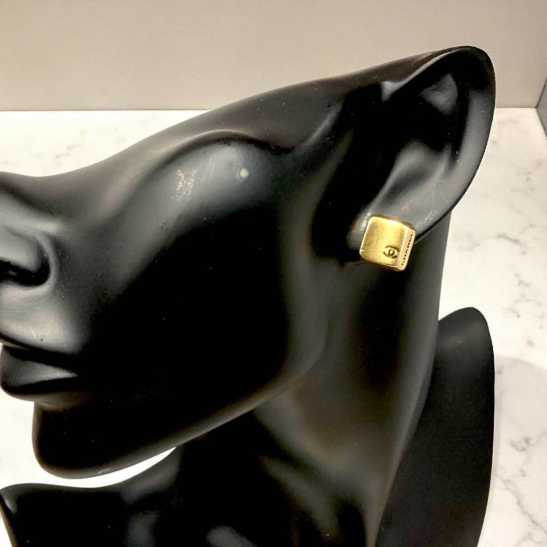 ヴィンテージ CHANEL ココマーク キューブ片耳 ピアス ゴールド 1-87