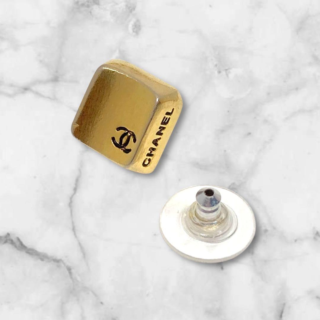 ヴィンテージ CHANEL ココマーク キューブ片耳 ピアス ゴールド 1-87