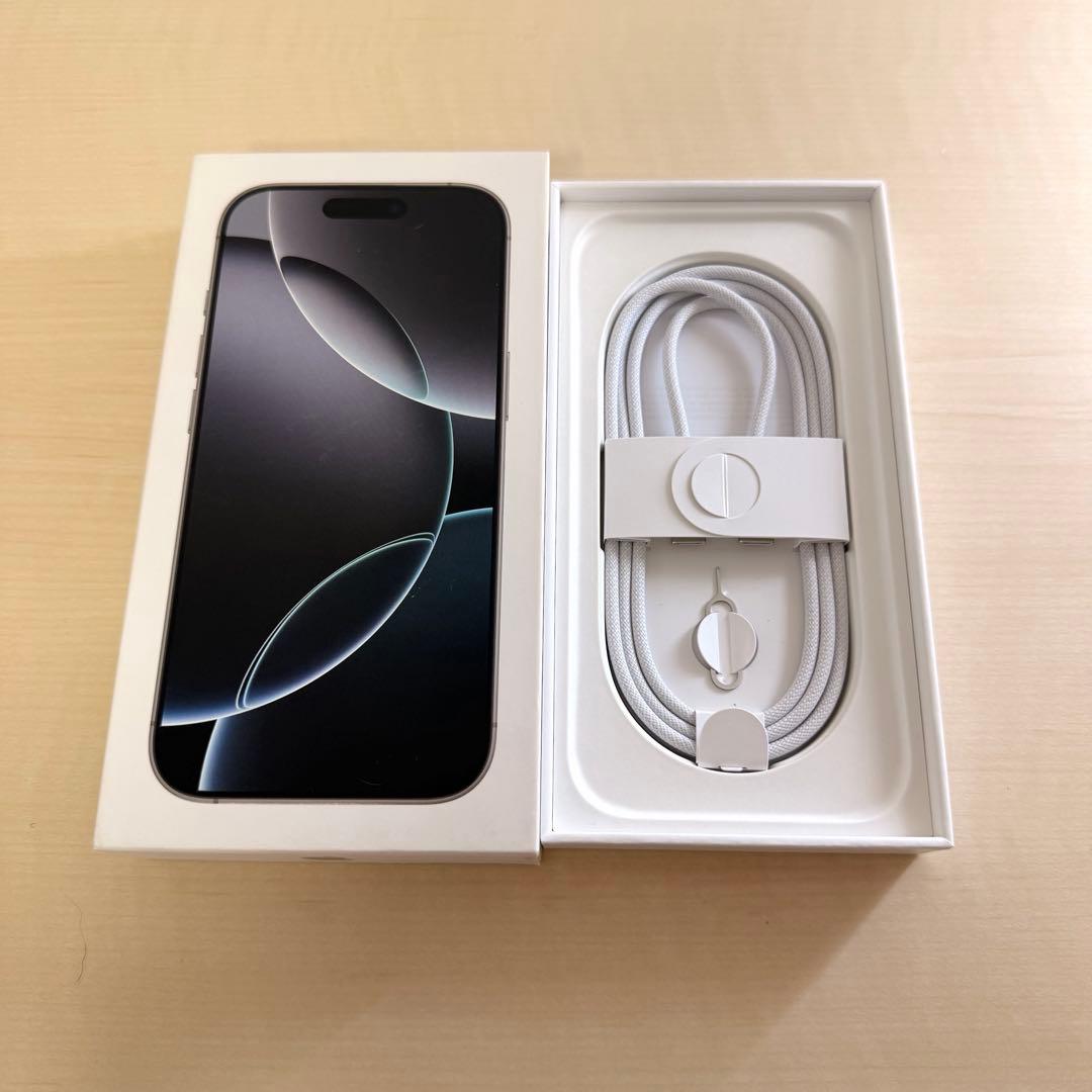 【美品】Apple iPhone 16 Proホワイトチタニウム256GB海外版