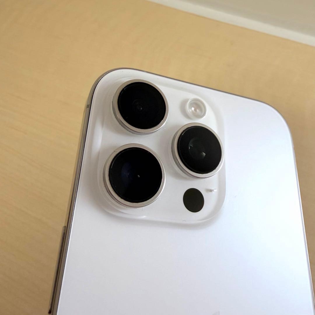 【美品】Apple iPhone 16 Proホワイトチタニウム256GB海外版