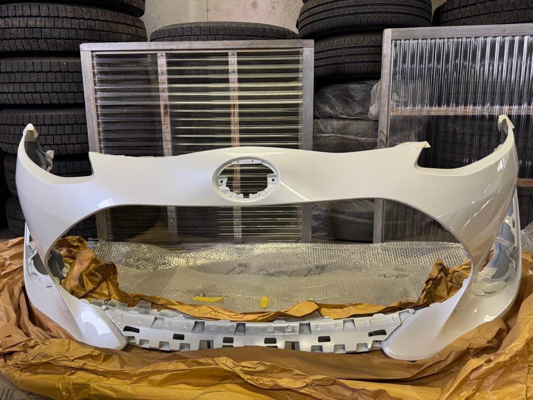 トヨタアクア後期フロントバンパー