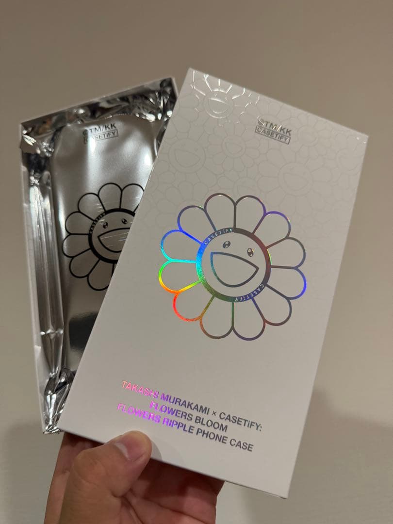 Murakami x Casetify 花デザインケース