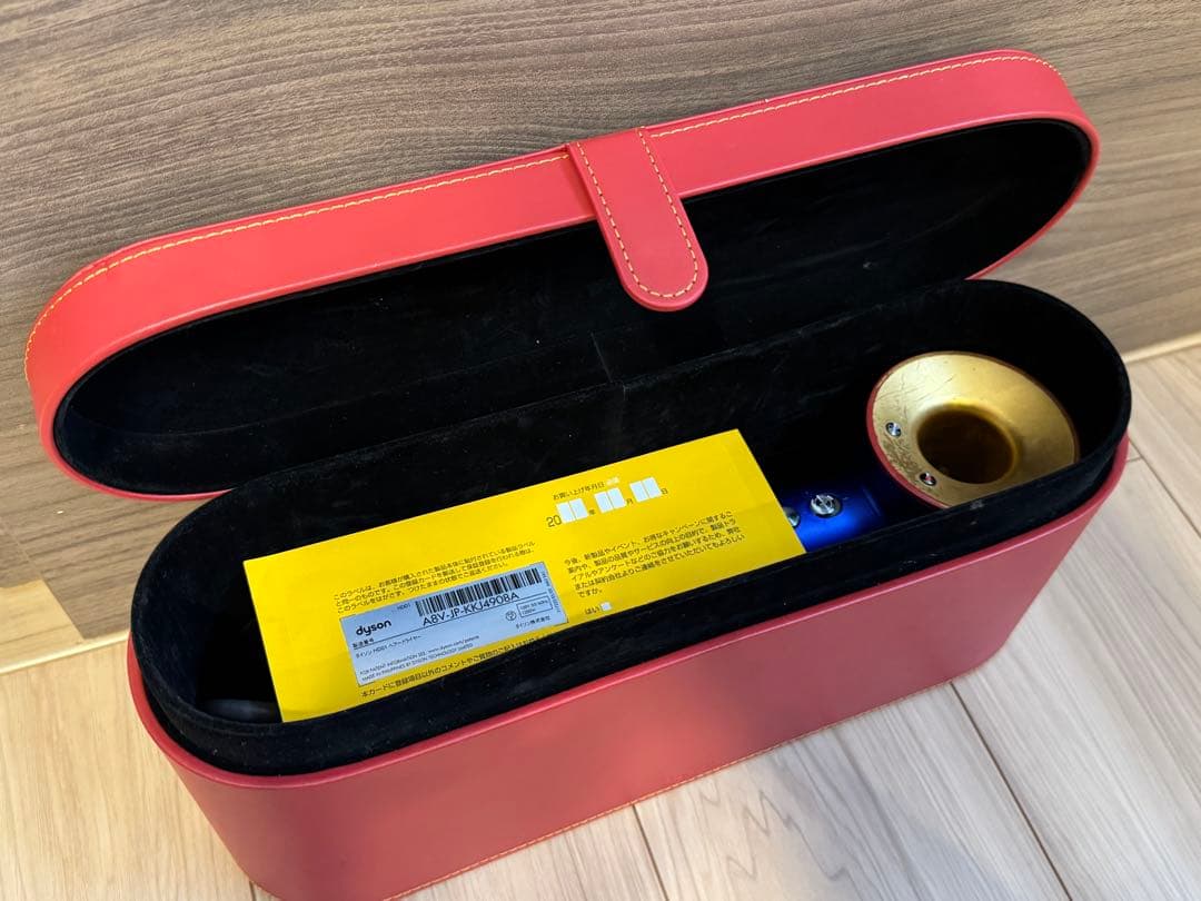 【人気商品】Dyson ヘアドライヤー 付属品有　収納ケース付き　金箔