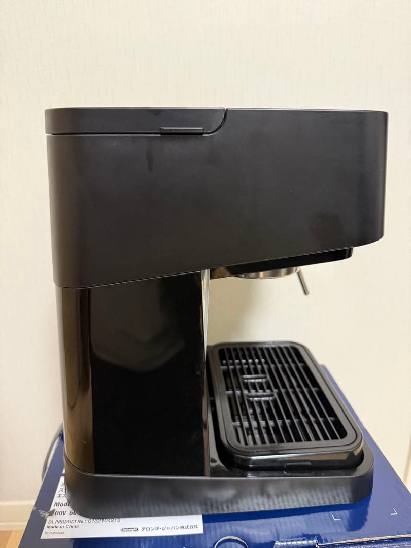 デロンギ スティローザ エスプレッソマシン EC235J-BK おまけ付き