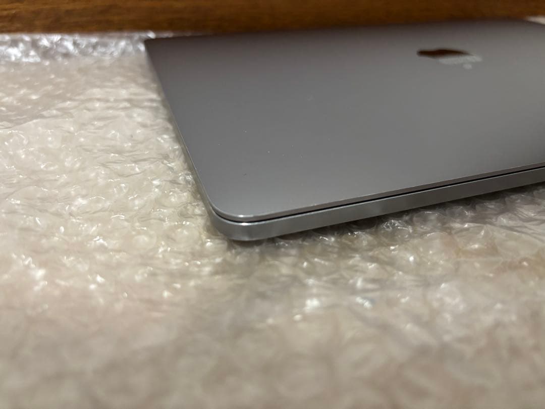 MacBook Pro 13インチ　A1708 16GB Retina