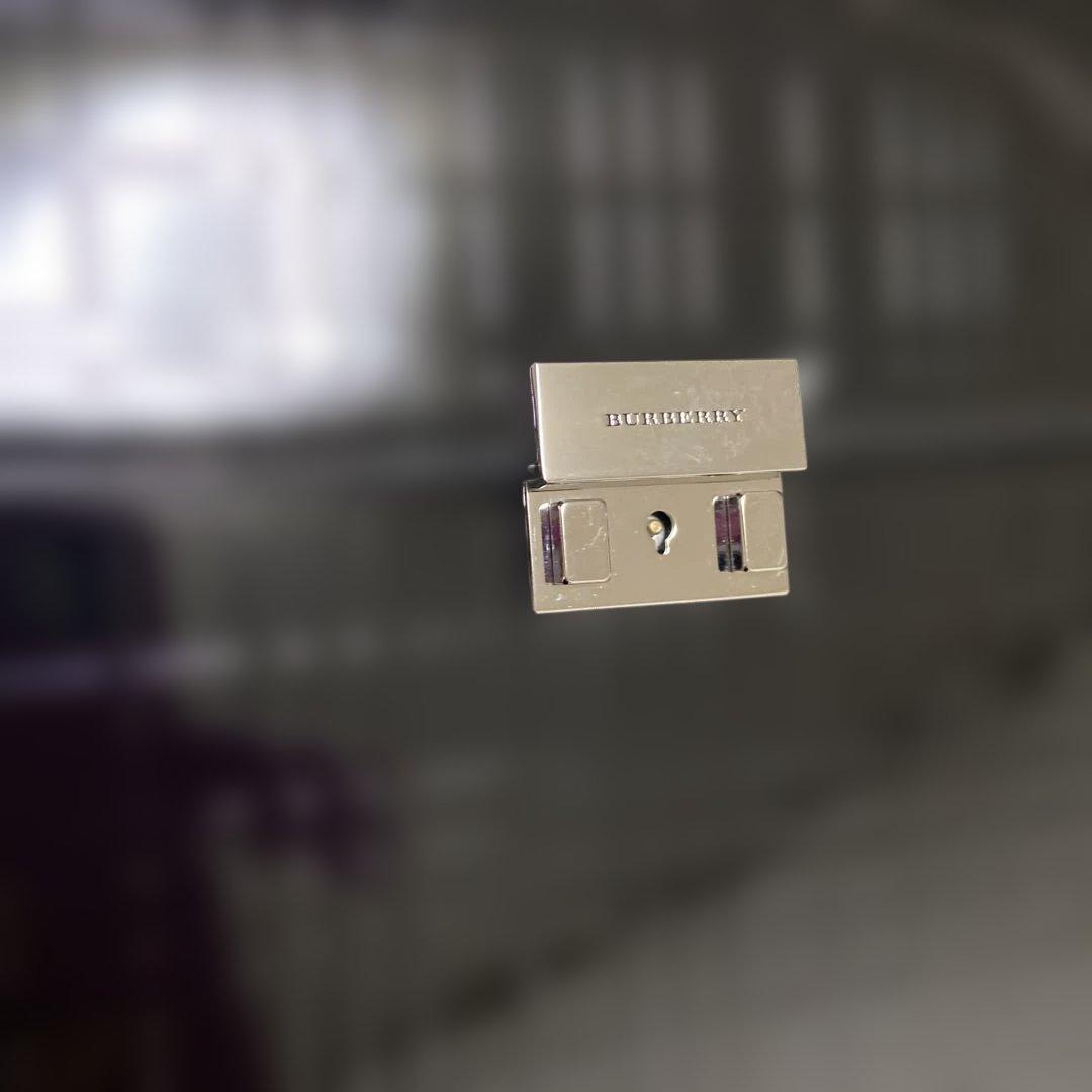 本日限定　新品　未使用品　バーバリー エナメル　黒　ハンドバッグ