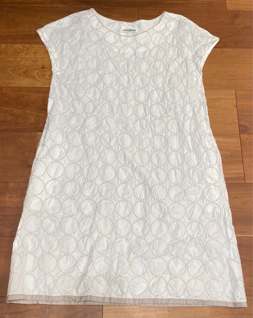 minä perhonen 刺繍入りホワイトチュニック 半袖